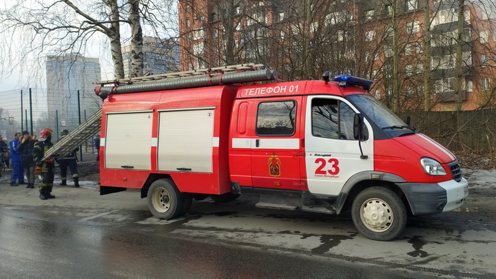 Фиат сгорел рано утром на улице Коминтерна в Нижнем Новгороде