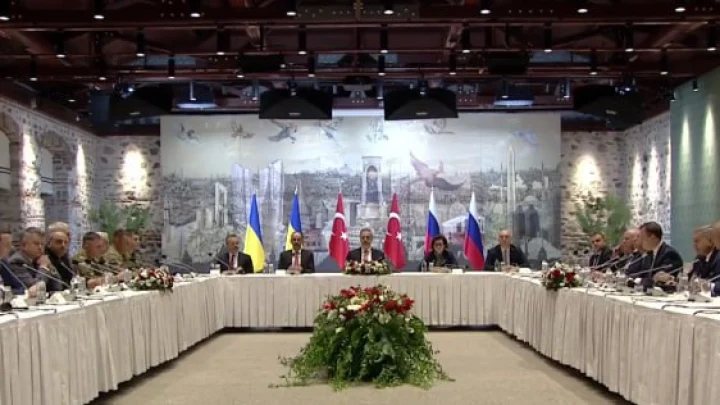 Начались переговоры России и Украины. Первые кадры. Лица участников. Заявления