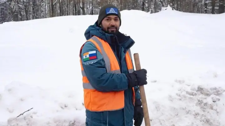 Айтишник из Индии переехал в Петербург и стал работать дворником