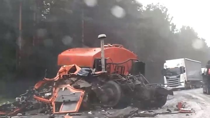 Водитель второй фуры после лобового столкновения у Златоуста тоже умер