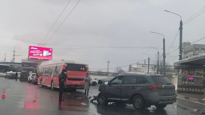 Появились подробности смертельного ДТП с автобусом и внедорожником на Автозаводе