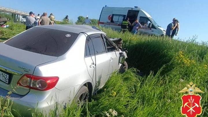 В ДТП со школьным автобусом в Кузбассе пострадали пять человек
