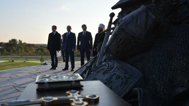 Смотри, красиво летят: Что осталось за кадром открытия монумента Александру Невскому