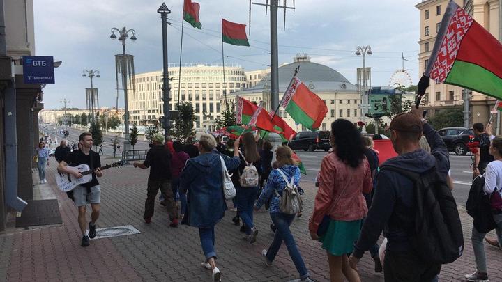 Саня останется с нами!: Радость сторонников Лукашенко попытались сбить криками Позор!