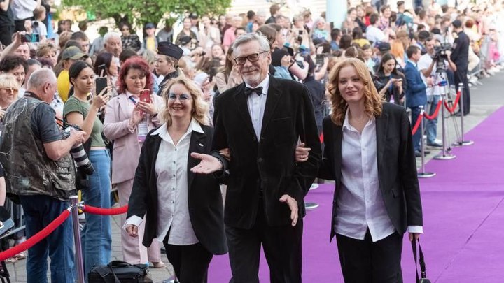 Александр Михайлов прилетел в Читу на юбилейный Забайкальский кинофестиваль