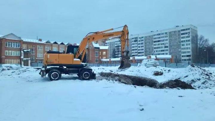 Яма появилась на месте школьного корпуса в Чехове