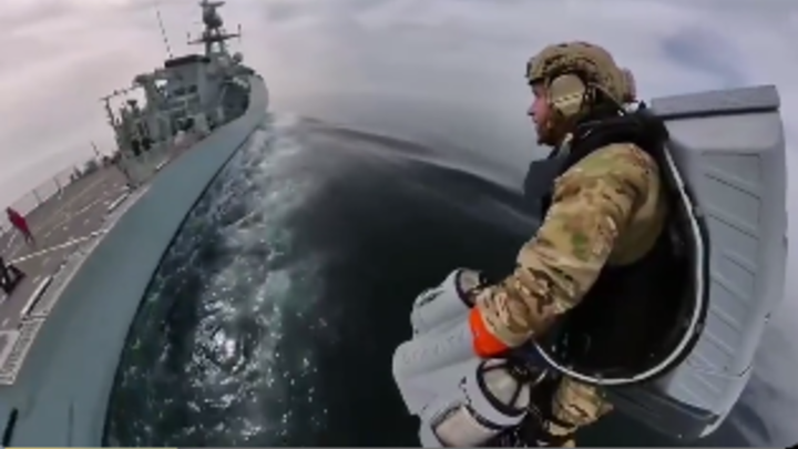 Летающие солдаты НАТО попали на видео: Страшнее только бельгийская пехота на сегвеях