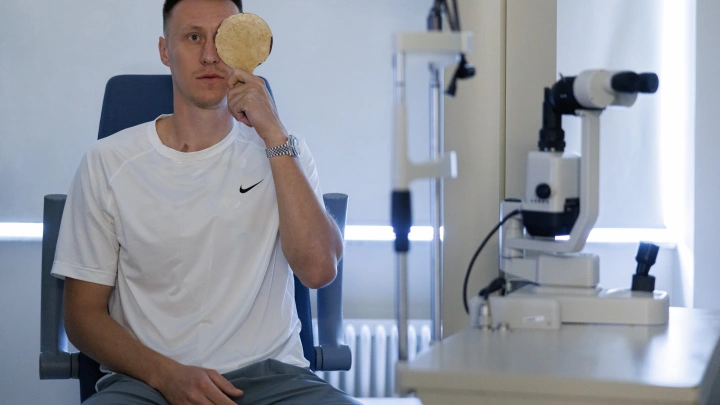 Врачи имплантировали в глаз пациента зуб, чтобы вернуть ему зрение