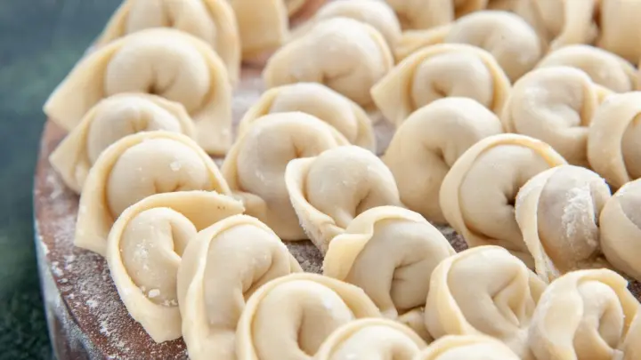 Москвичка обнаружила в приготовленных ребёнку покупных пельменях металлический предмет