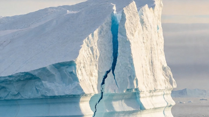 Самый большой айсберг в мире превратился в ледяную крошку и перестал существовать