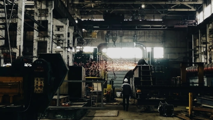 В Башкирии из-за взрыва обрушился цех водоочистки нефтехимического завода