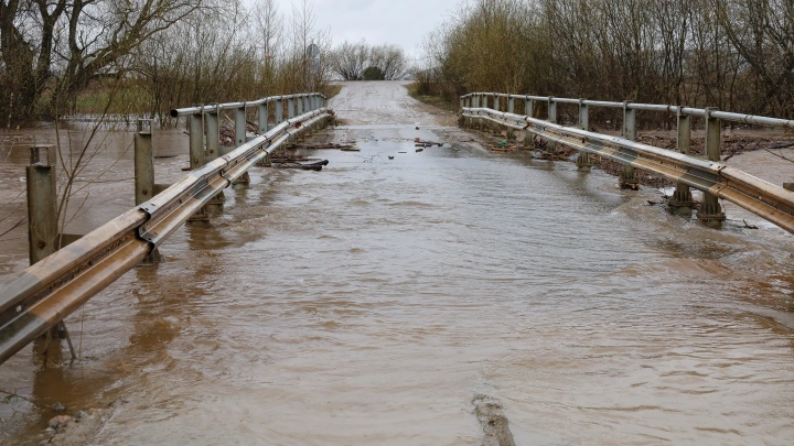 Рада: В Киеве два моста через Днепр обрушатся в любой момент. Без русских ракет