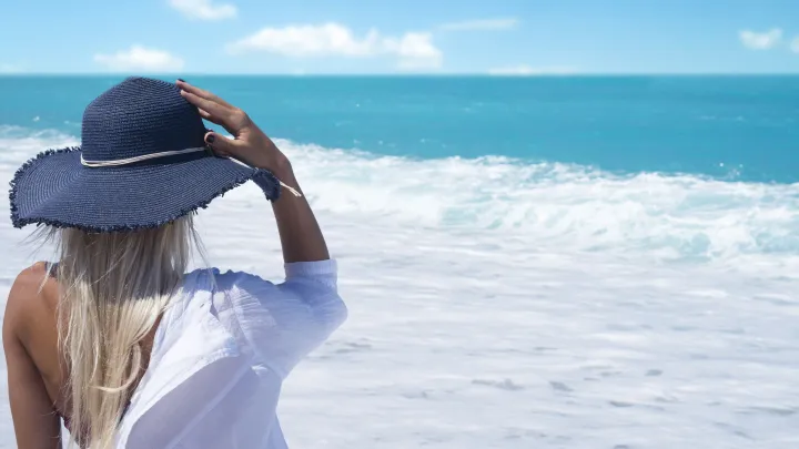 Русские туристы провели неделю в спецприемнике после прилета в Таиланд