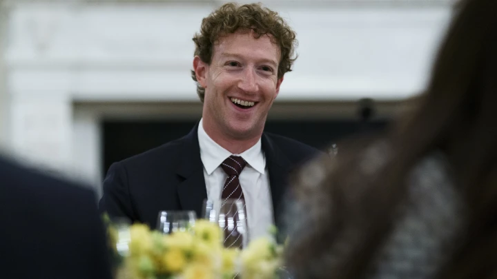 Они что-то знают. Зачем Цукерберг экстренно строит бункер на Гавайях?