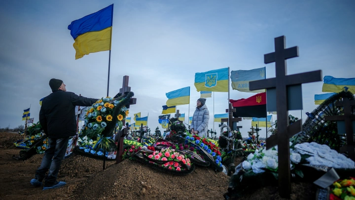 Подготовка к мобилизации 18-летних: украинский военкомат обязал явиться 17-летних парней