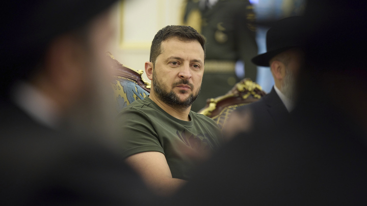 Во Франции призвали срочно остановить Зеленского из-за его слов о Польше: Безумный