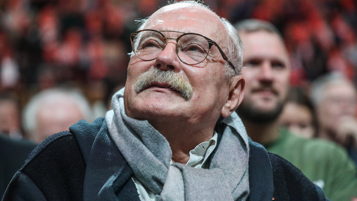 Михалков назвал конвульсиями Запада блокировку своего канала на YouTube