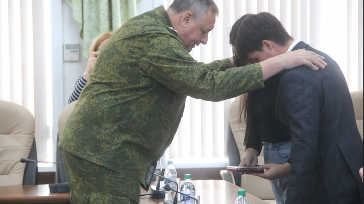 Семье погибшего на СВО прапорщика Кравчука из Бердска вручили орден Мужества