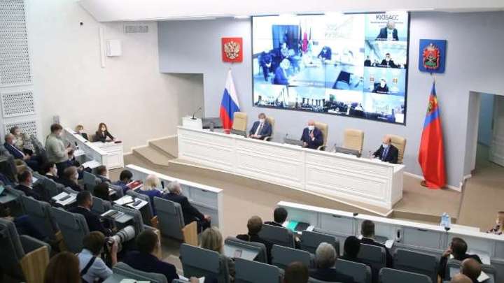 Сергей Цивилев провел заседание по созданию в Кузбассе городов-миллионников