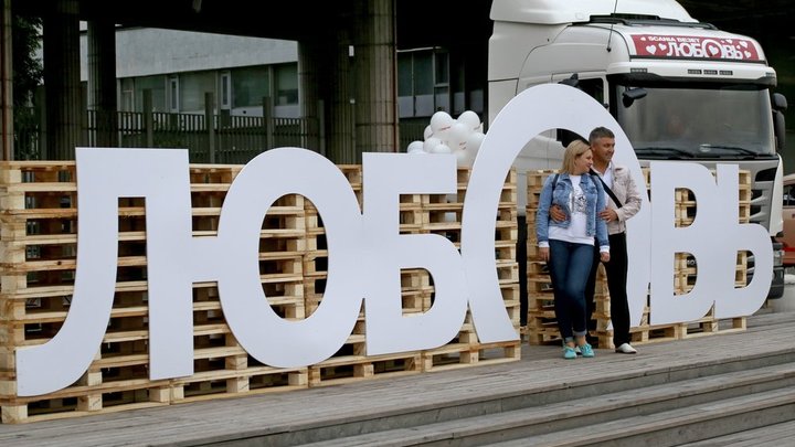 Украинский участник Дома-2 подал в суд на МВД России: Полиция разбила его любовь