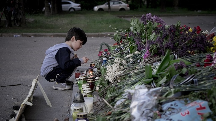 В Каховке почтили память жертв трагедии в Доме профсоюзов в 2014 году