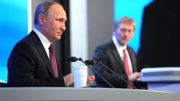 Песков ответил смехом на вопрос с подвохом про двойников Путина