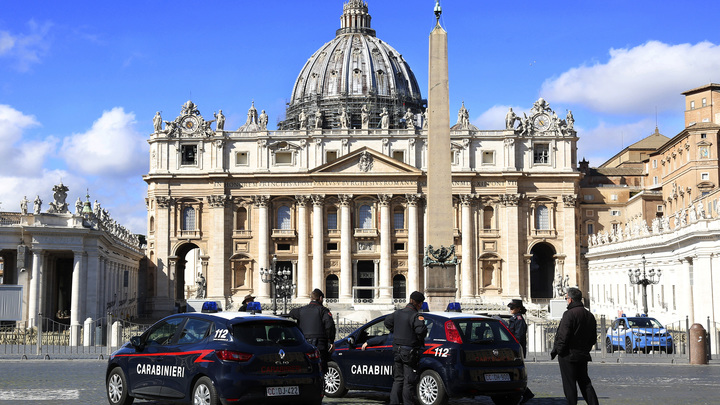 Недостойная, пиаровская акция: Ватикан решил отпустить грехи католикам с коронавирусом в  режиме онлайн