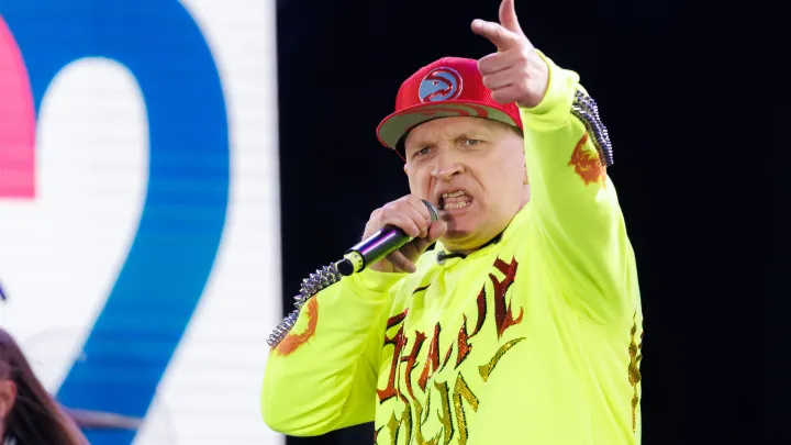 Как живёт Сергей Лемох из группы Кар-Мэн: Работа на старом багаже и семейные неурядицы