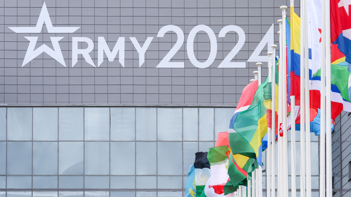 На выставке Армия 2024 перепутали автомобили Комбат и Стрела
