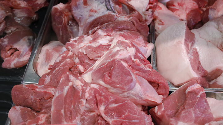 Красное мясо под ударом: ученые обнаружили, что любители этого продукта наносят двойную угрозу для здоровья