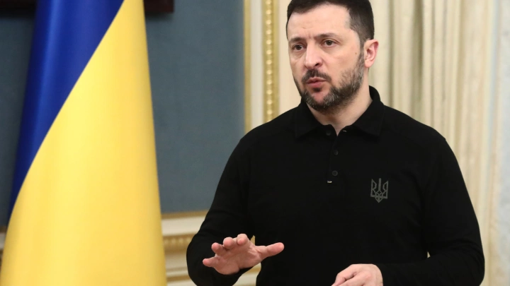 Зеленский готов на договорняк и требует помощи США и ЕС. Но им не до Киева