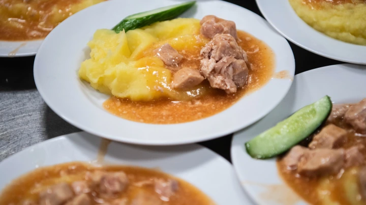 В ЕП разгорелся скандал из-за меню в столовой: Восточноевропейские депутаты пожаловались на дискриминацию