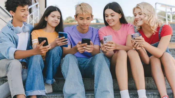 Авито погружает школьников в мир больших данных: Стартовал новый Урок цифры о рекомендательных алгоритмах