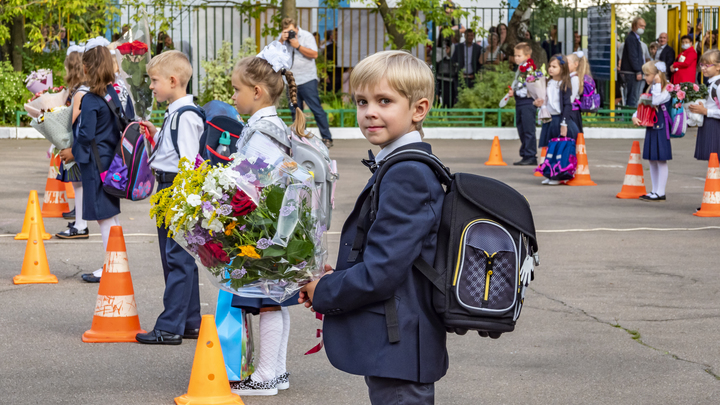 Школьные линейки в Санкт-Петербурге 1 сентября 2021: ограничения, стоимость букета