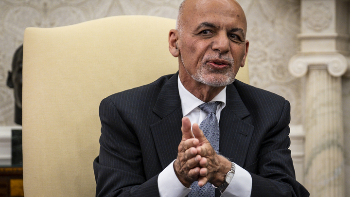 Бежавший из Афганистана президент сейчас в Омане - источник