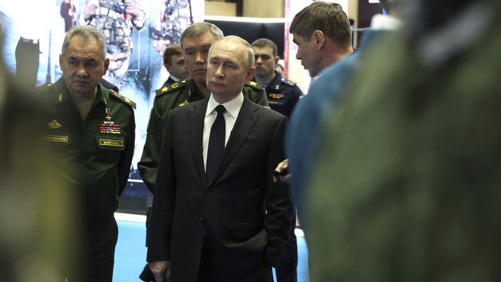 Путин посетил ростовский штаб ВС России