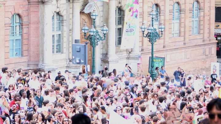 Тысячи людей в Италии вышли на митинг с призывами остановить поставки оружия и денег на Украину