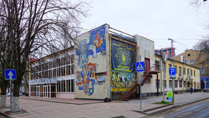 В Ростове-на-Дону в закрытом Театре кукол провели богослужение