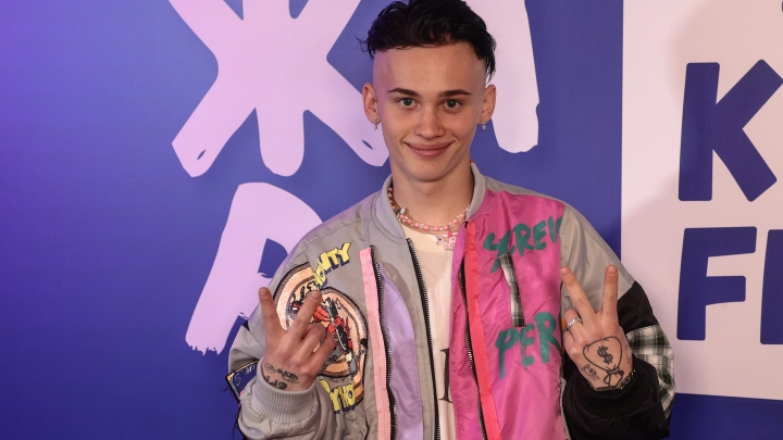 Сгоревший дом и разбитая жизнь: чем обернулся успех Дани Милохина для его семьи