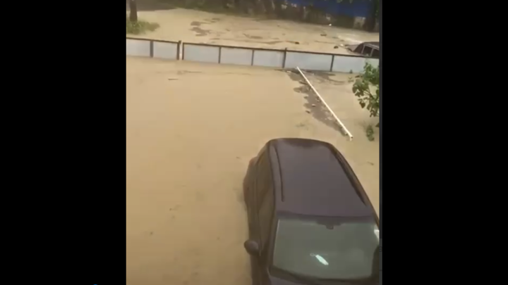 Дожди в Сочи будут лить еще два дня: МЧС не советует прятаться под крышами и на остановках