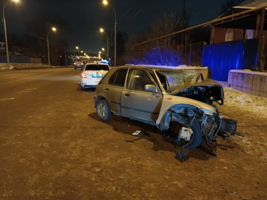 Молодой человек погиб в ДТП с двумя иномарками ранним утром в Новосибирске