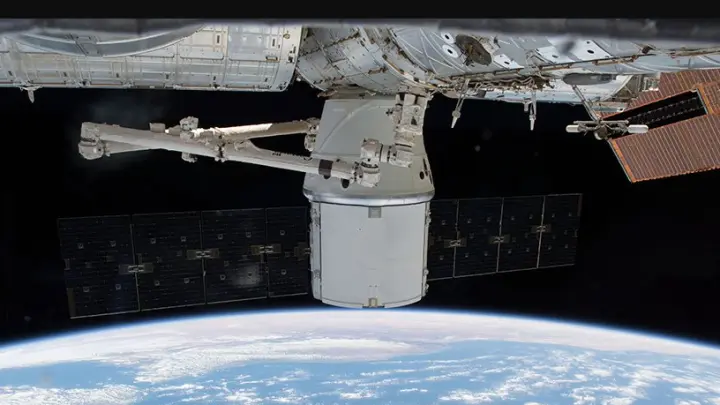 Стало известно состояние астронавтов, застрявших в космосе из-за поражения неизвестным объектом