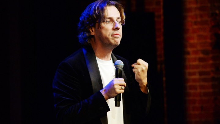 Уберите телефон!: Максим Галкин* запугал зрителей, но его всё равно засняли