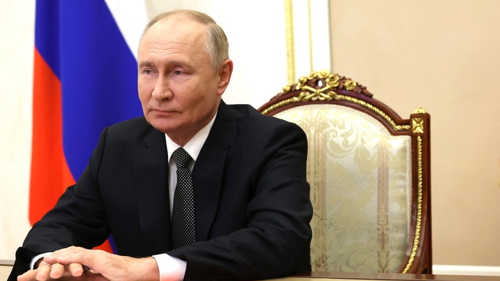 В итальянской Генуе появились листовки с поздравлениями Путину с днём рождения