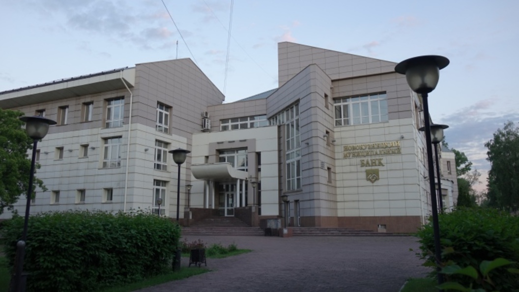 Новокузнецкий муниципальный банк. Муниципальный банк Новокузнецк. Здание Новокузнецкого муниципального банка. МАИ здание. Новокузнецкая.