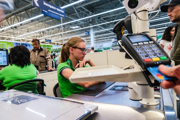 Маркетолог Бастрыкина: Мошенники обманом обналичивают деньги с украденных карт