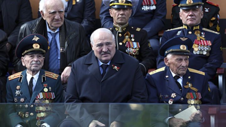 Работает с документами: В Госдуме пояснили информацию о болезни Лукашенко