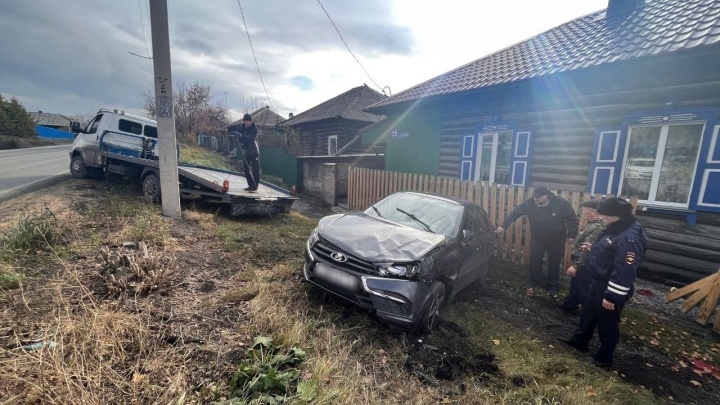Пьяный кузбассовец устроил ДТП с трехлетней дочкой в машине и сбежал