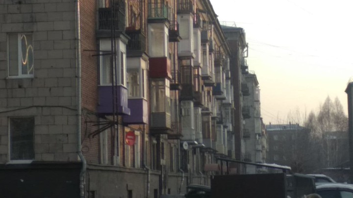 Жители Новокузнецка попросили мэра запретить неостекленные балконы