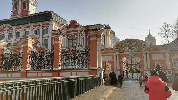 Хлебный амбар Александро-Невской Лавры передадут Русской Православной Церкви
